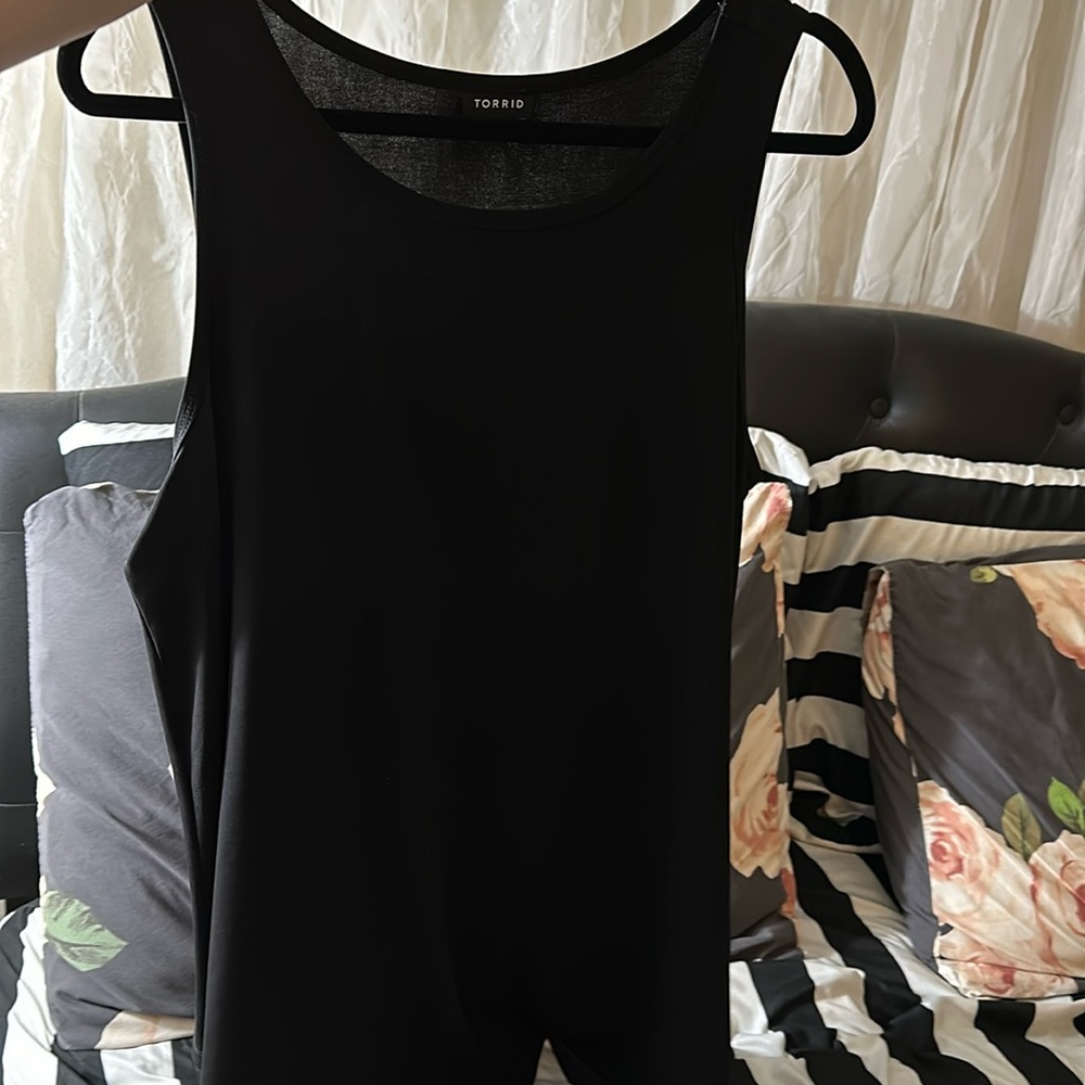 Black sleeveless shirt